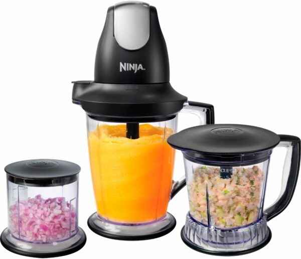 Ninja Master Prep Food Processor Interchangeable 450-watt power pod 48-oz. pitcher for frozen blending and smoothies 40-oz. bowl for food processing and meal preparation 16-oz. chopper bowl for even chopping All jars include convenient storage lids, are dishwasher safe and are BPA free WHAT'S INCLUDED: 450-Watt Power Pod 16-oz. Chopper Bowl 40-oz. Processor Bowl 48-oz. Pitcher Three Splash Guards Three Storage Lids